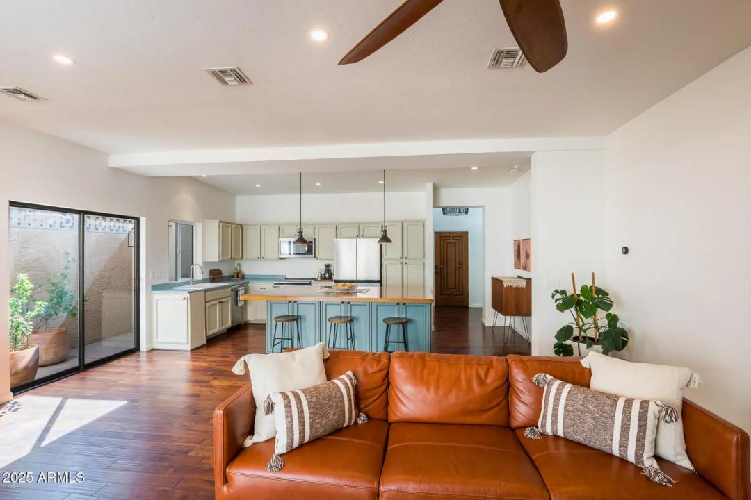 Real Estate Picture 8