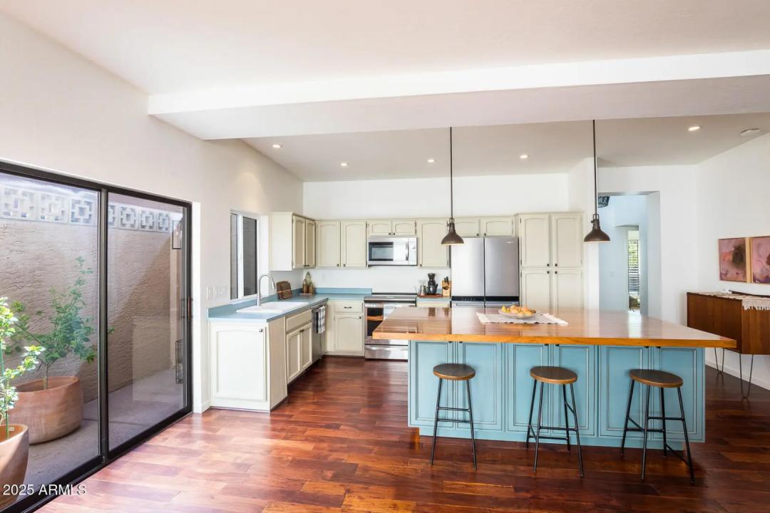 Real Estate Picture 11