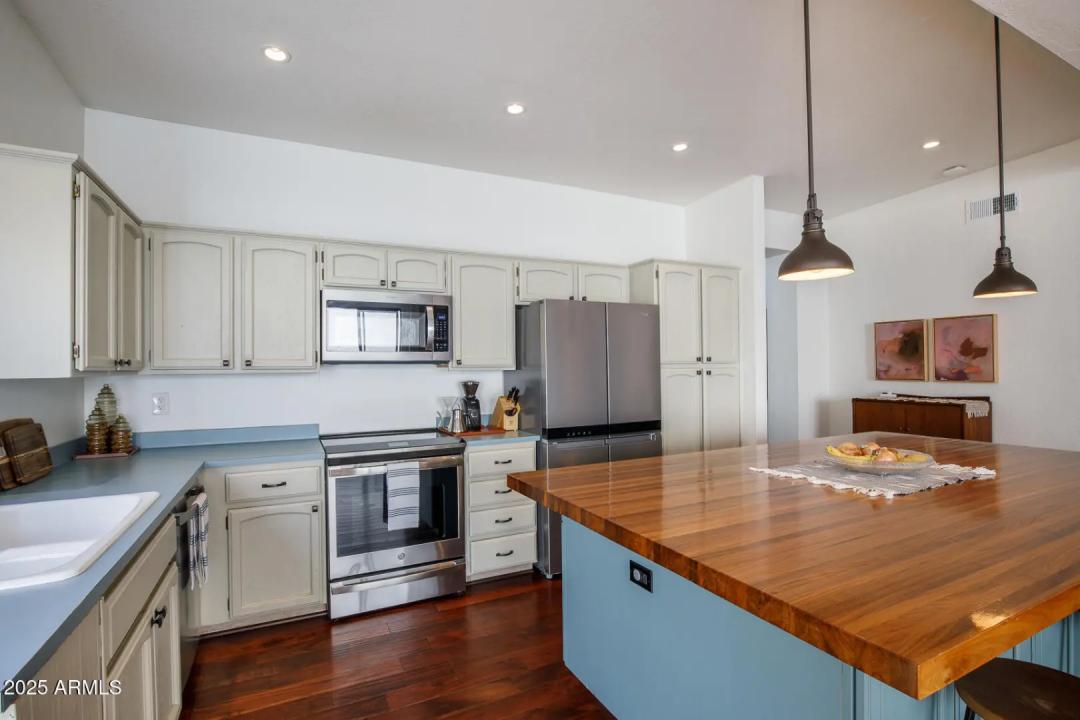 Real Estate Picture 13