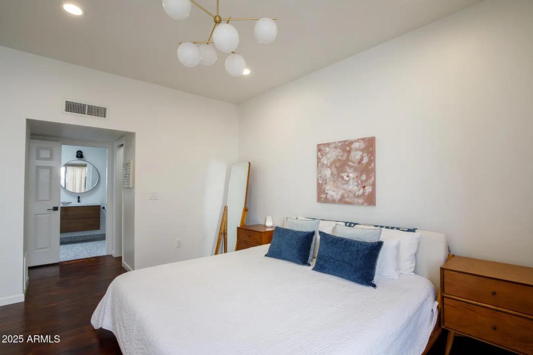 Real Estate Picture 16