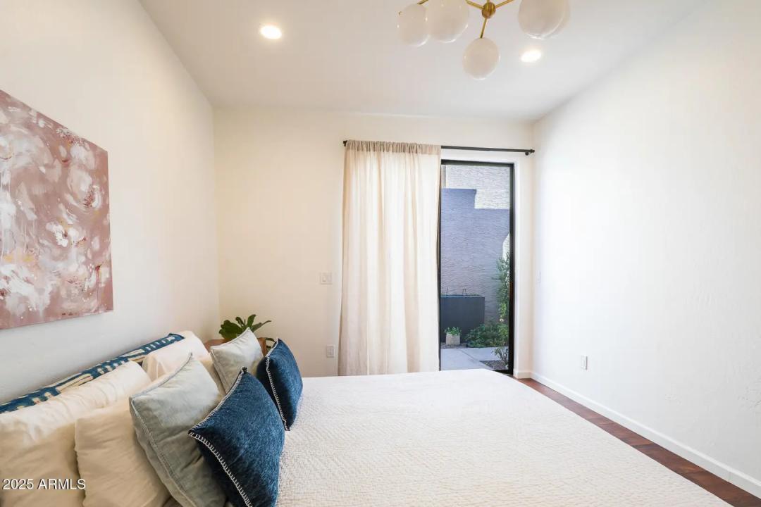 Real Estate Picture 17