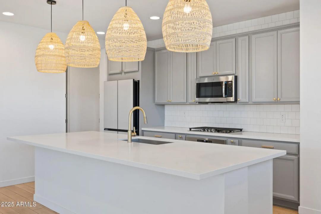 Real Estate Picture 19
