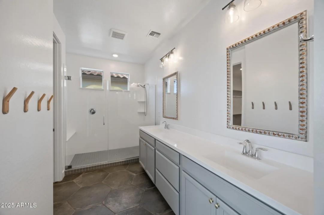 Real Estate Picture 32