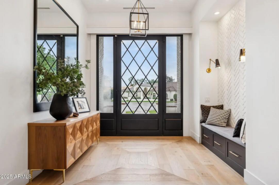 Real Estate Picture 11