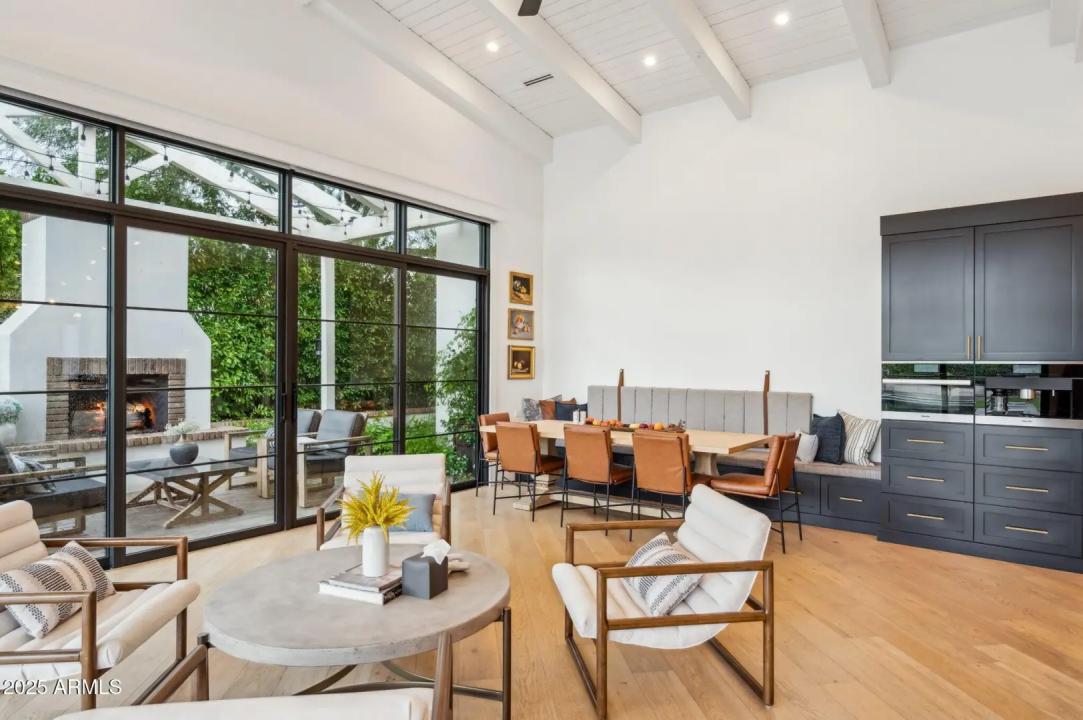 Real Estate Picture 14