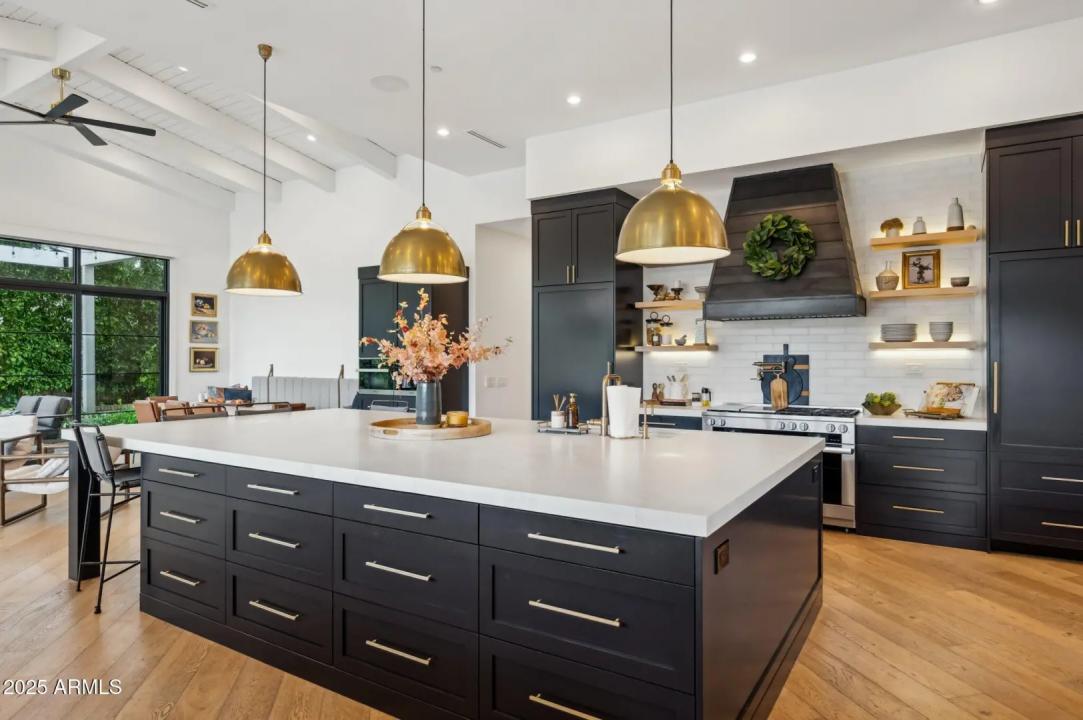Real Estate Picture 18