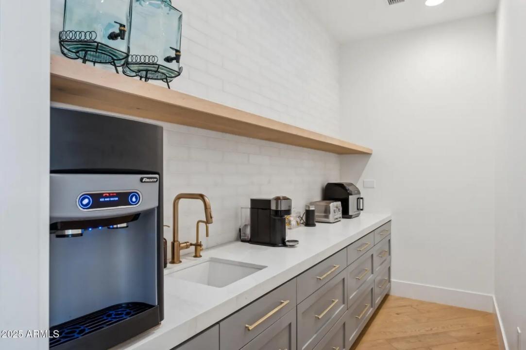 Real Estate Picture 21