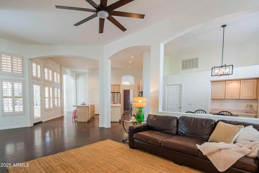 Real Estate Picture 17