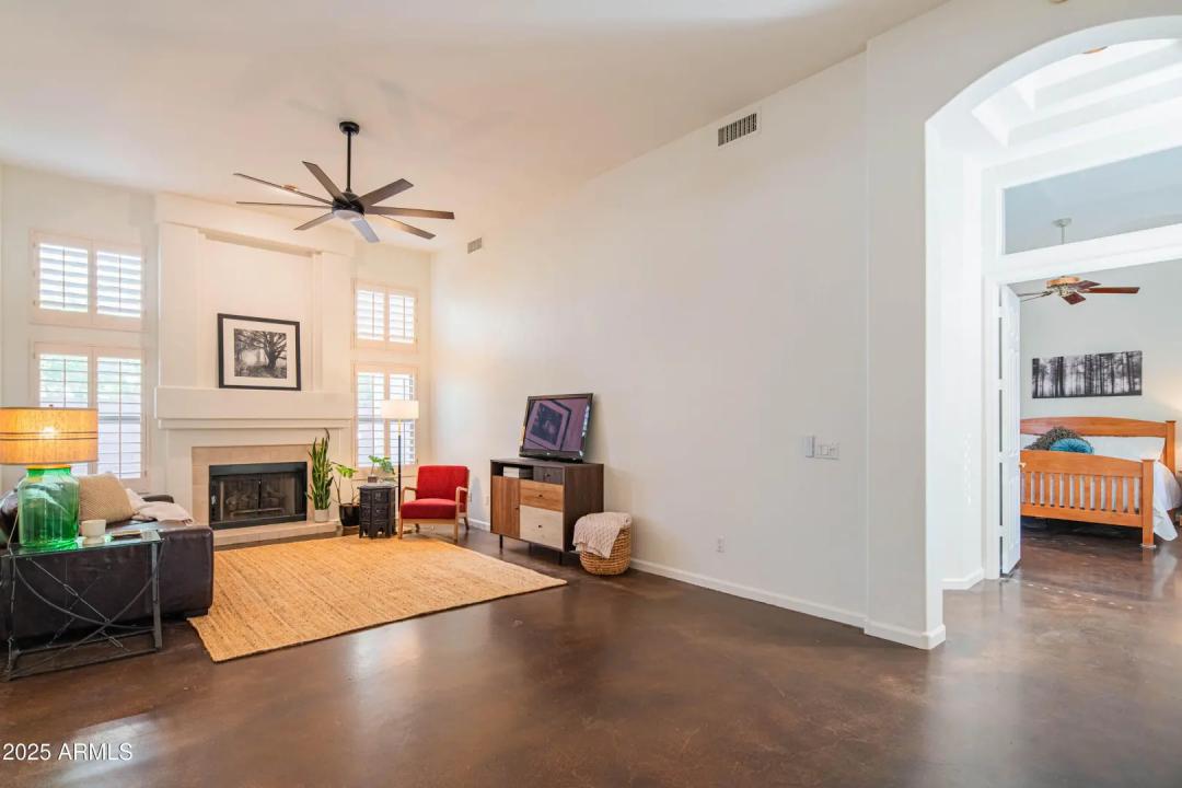 Real Estate Picture 18