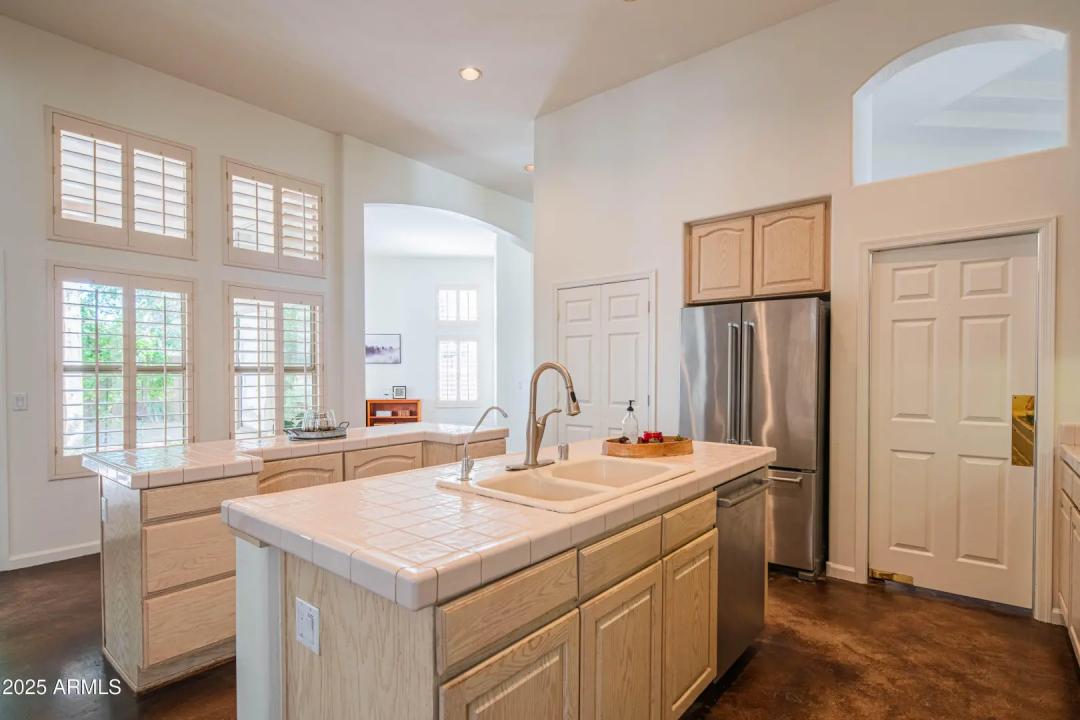Real Estate Picture 12