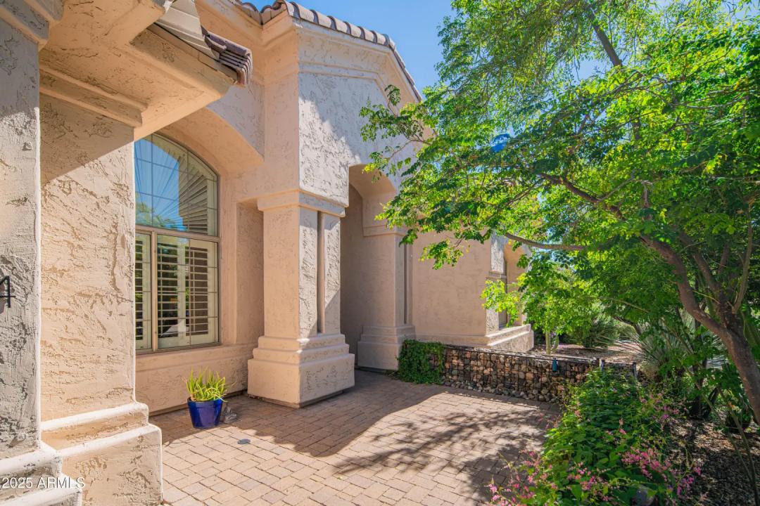 Real Estate Picture 3