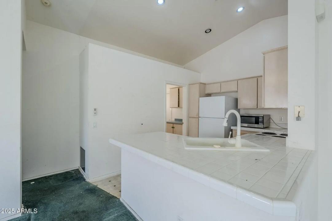 Real Estate Picture 8