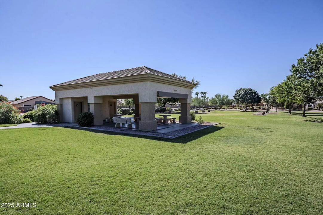 Real Estate Picture 33