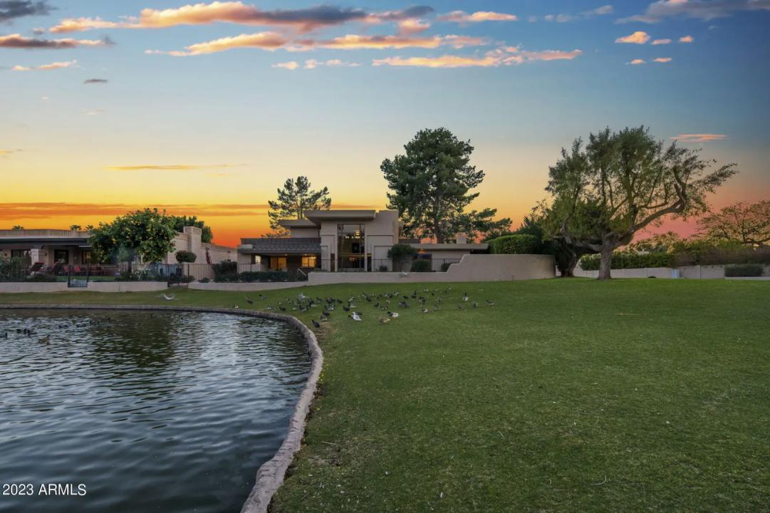 Real Estate Picture 11