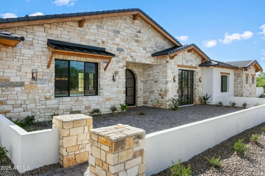 Real Estate Picture 7