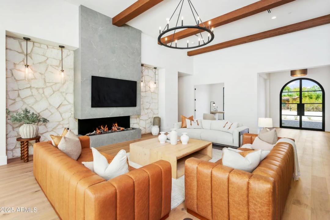 Real Estate Picture 10