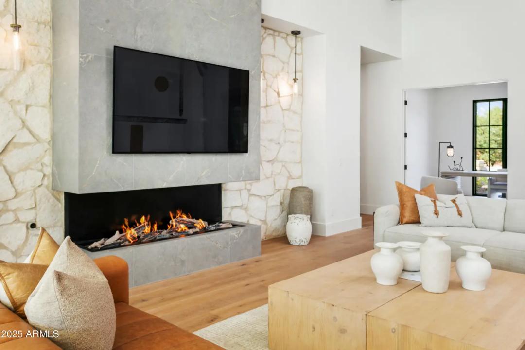 Real Estate Picture 11