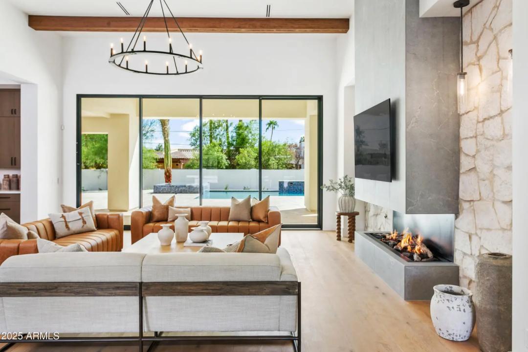 Real Estate Picture 14