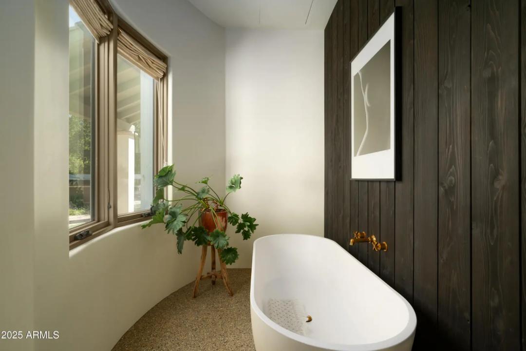 Real Estate Picture 16