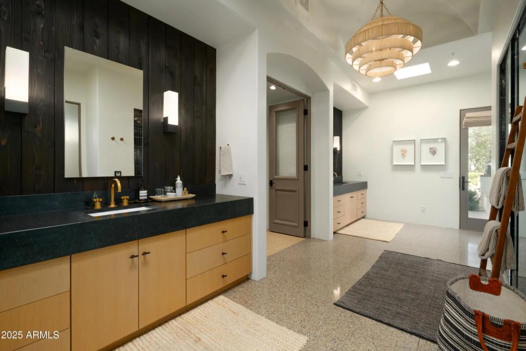 Real Estate Picture 13