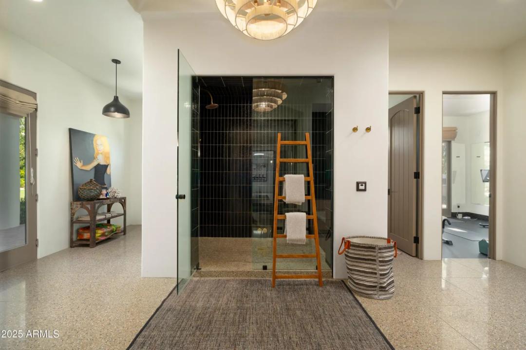 Real Estate Picture 14