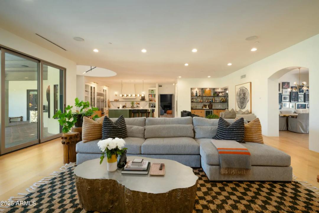 Real Estate Picture 7