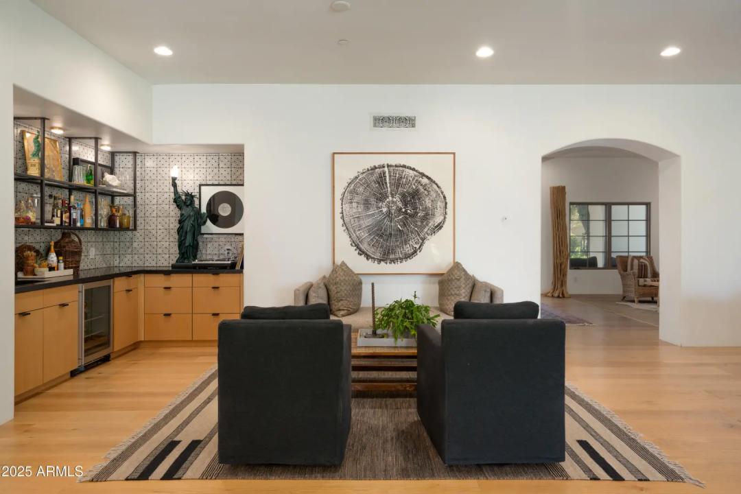 Real Estate Picture 9