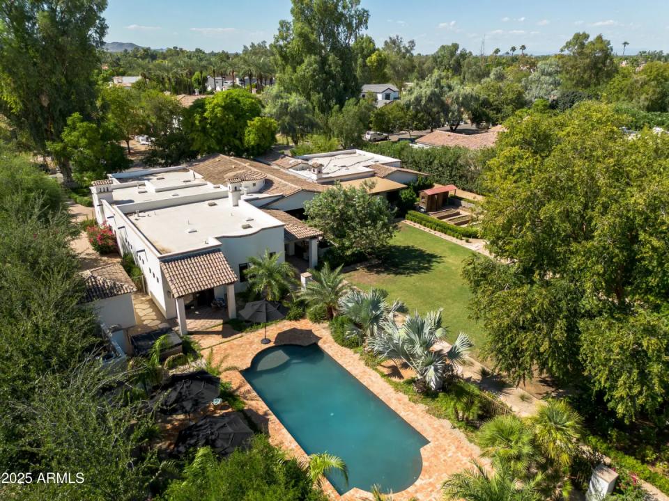 Real Estate Picture 3