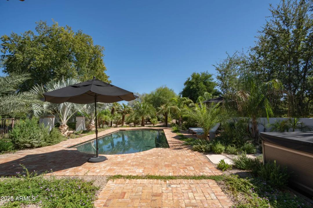 Real Estate Picture 30