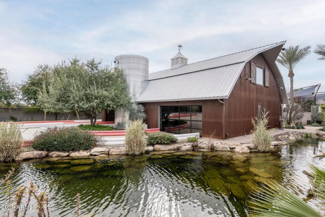 Real Estate Picture 4