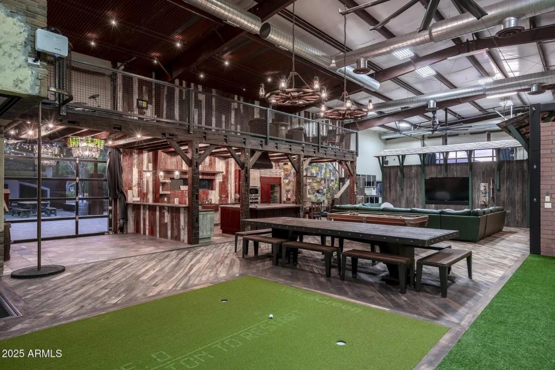 Real Estate Picture 10