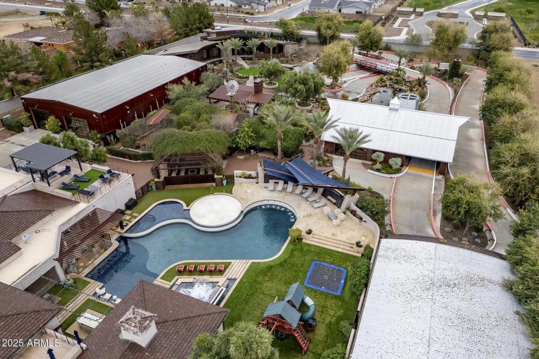 Real Estate Picture 9