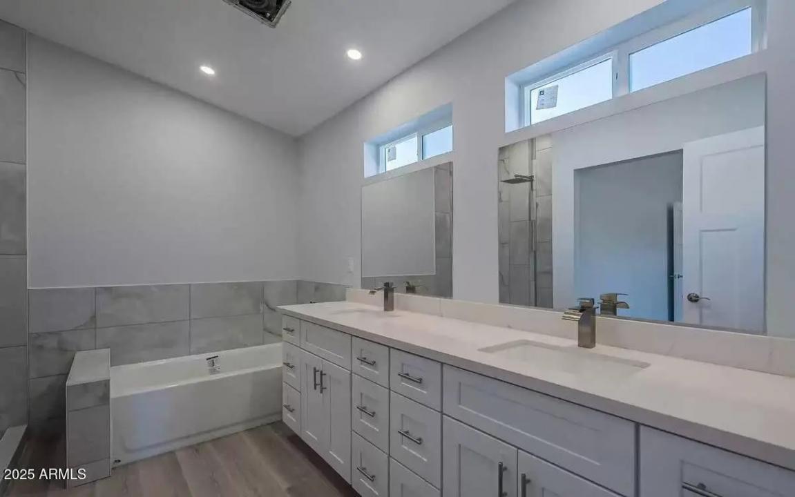 Real Estate Picture 10