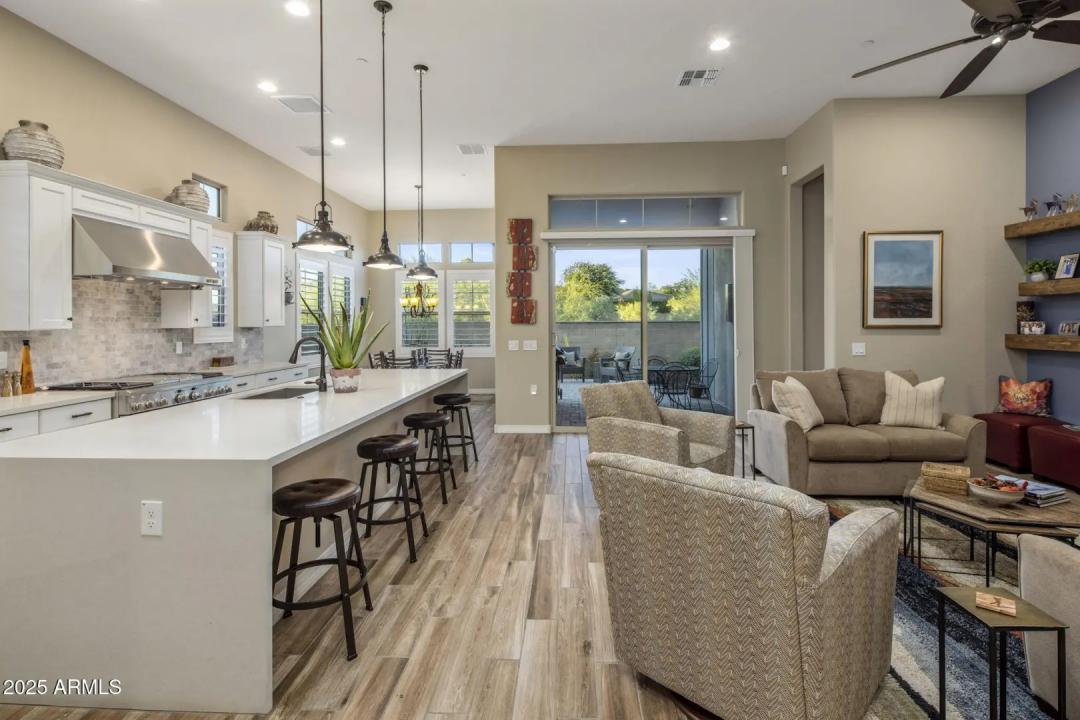 Real Estate Picture 12