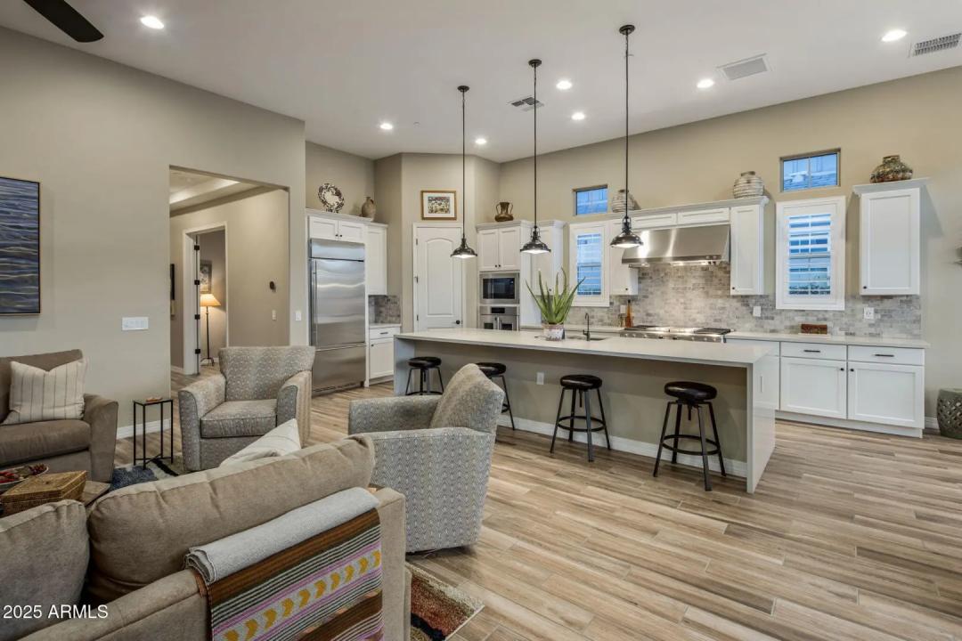 Real Estate Picture 14