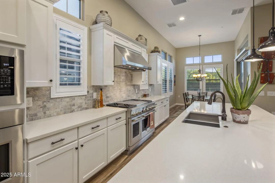 Real Estate Picture 15