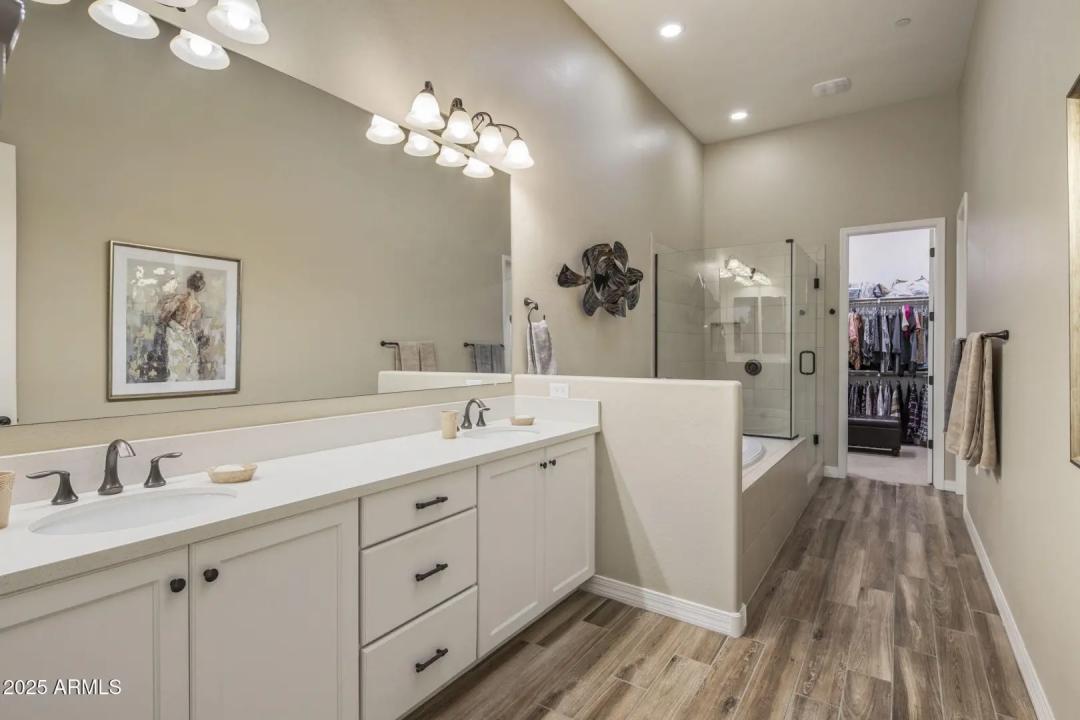 Real Estate Picture 24