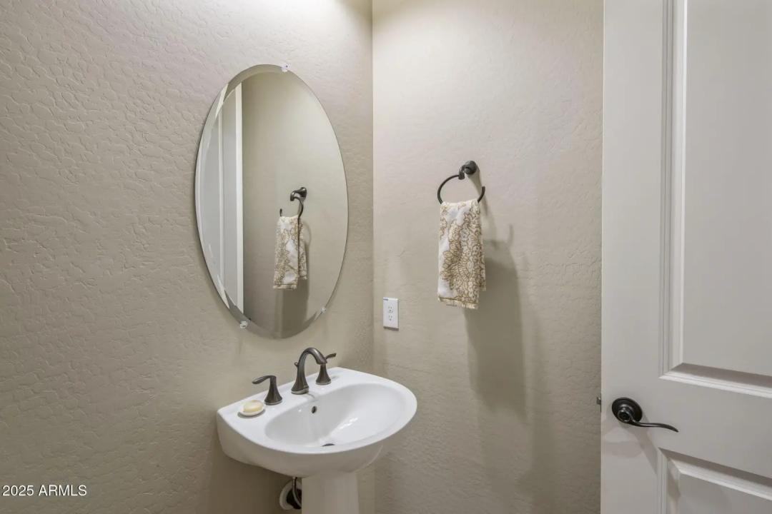 Real Estate Picture 30
