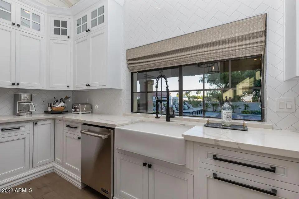 Real Estate Picture 4