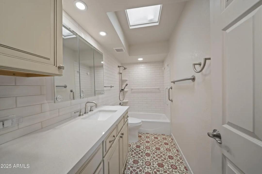 Real Estate Picture 11