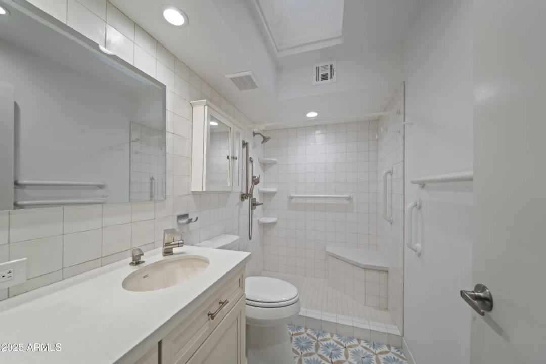 Real Estate Picture 8