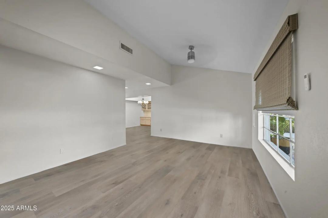 Real Estate Picture 4