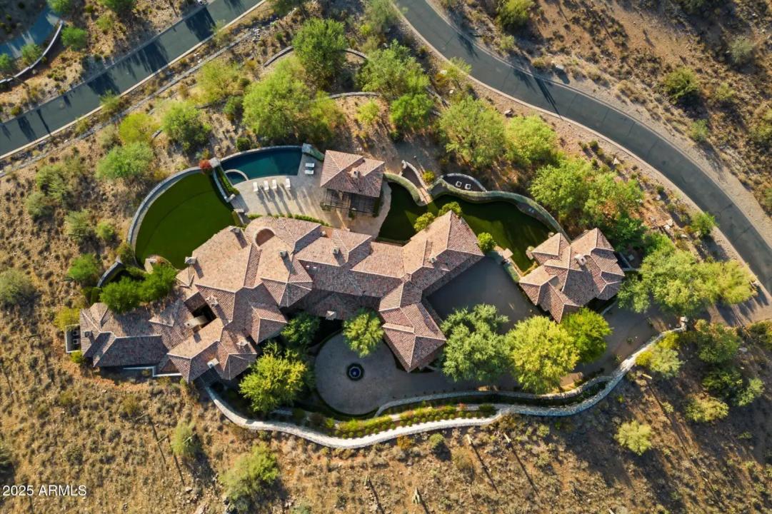 Real Estate Picture 3