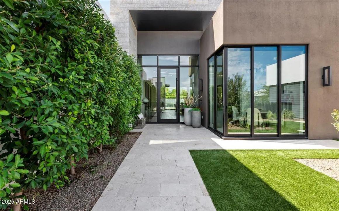 Real Estate Picture 4