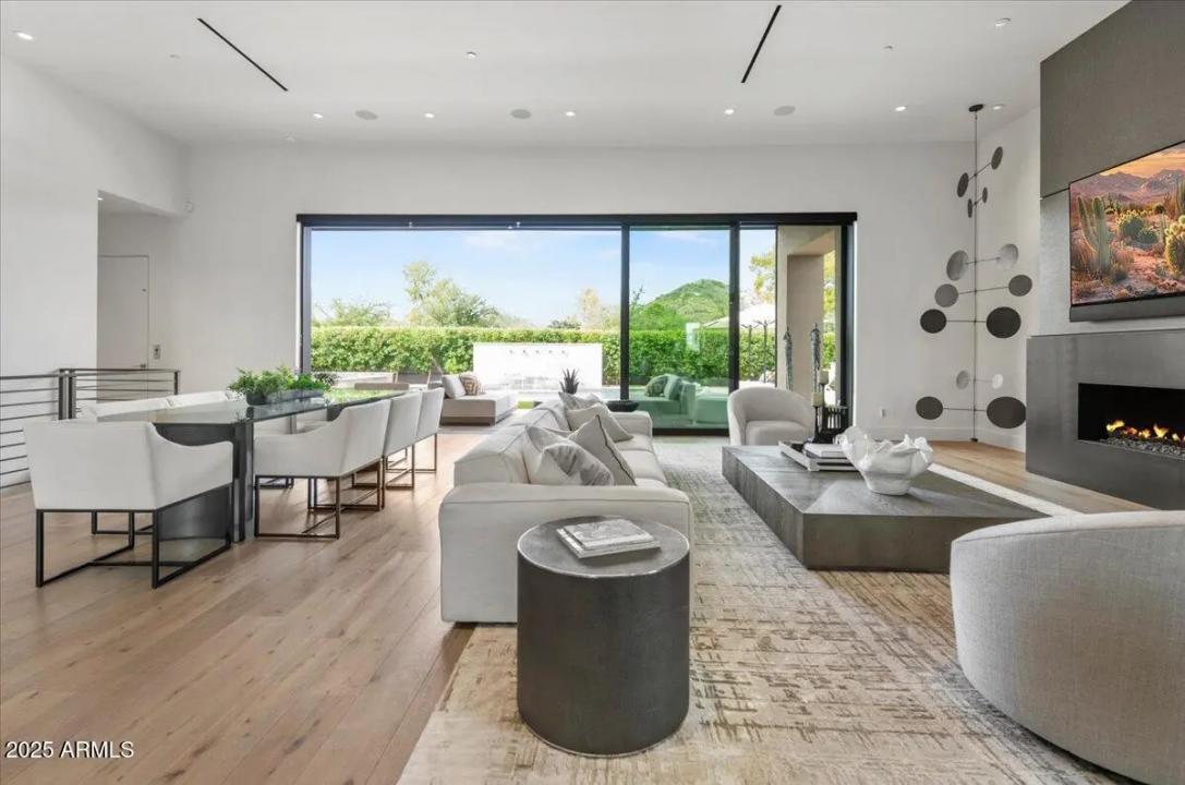 Real Estate Picture 7