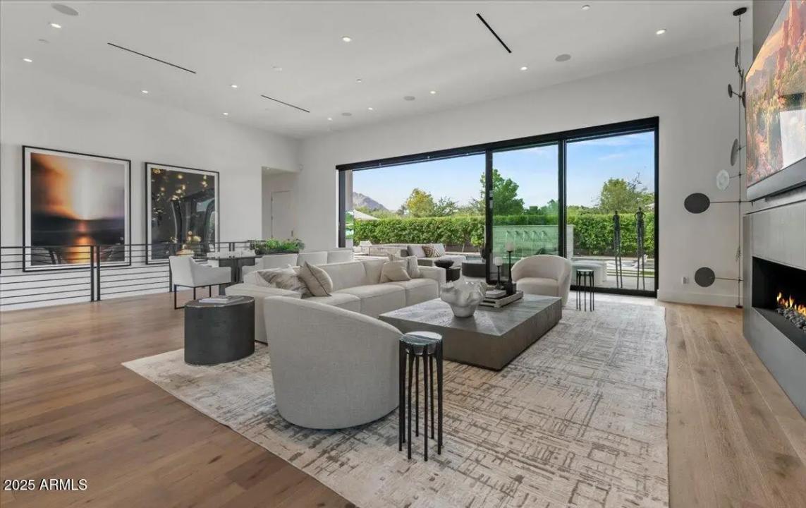 Real Estate Picture 8