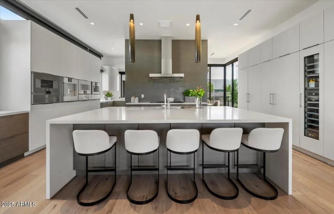 Real Estate Picture 11