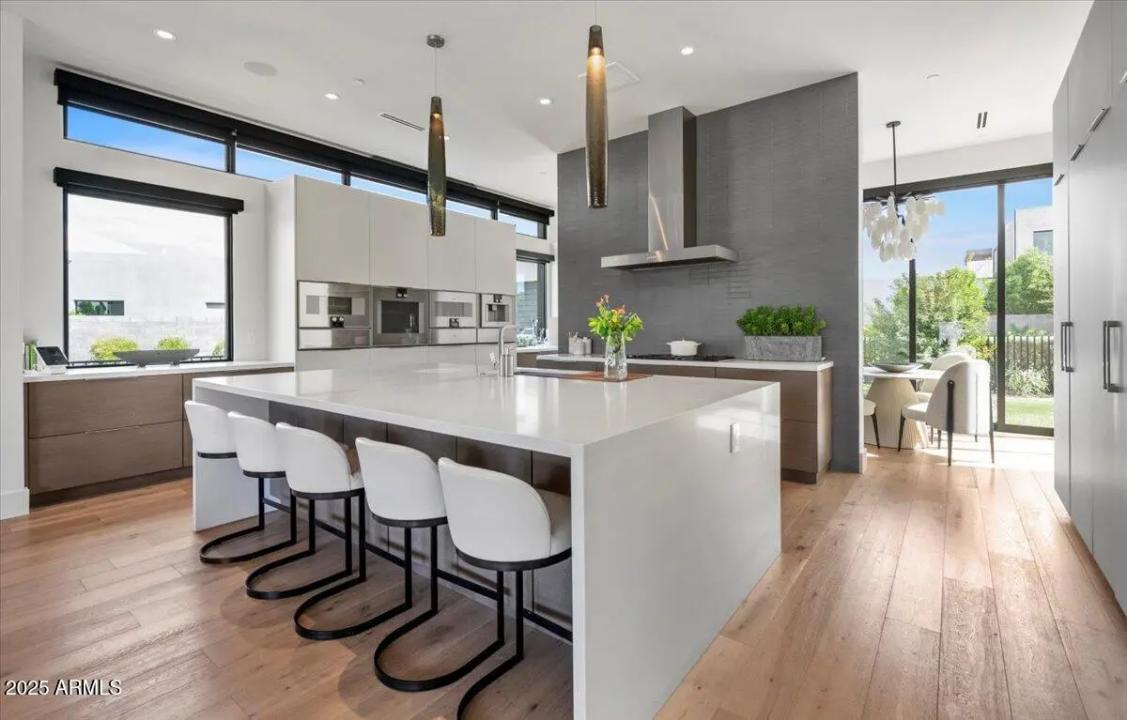 Real Estate Picture 12