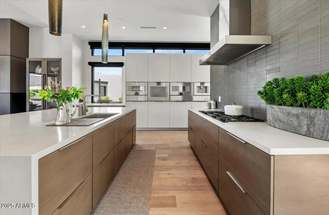 Real Estate Picture 13