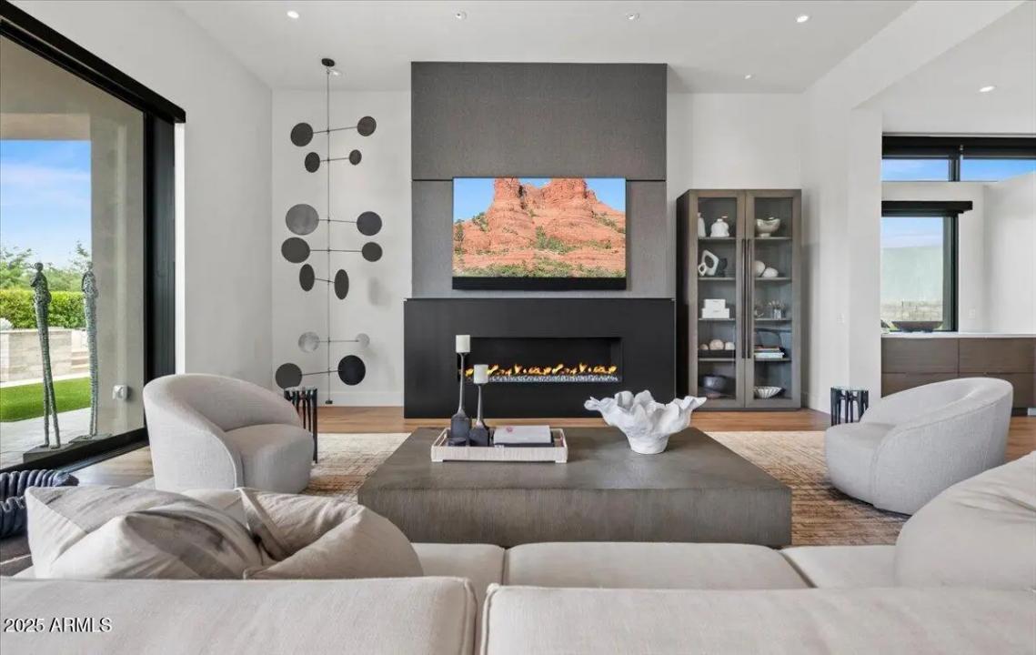 Real Estate Picture 17